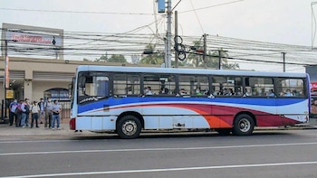 Mesa Nacional de Transporte prepara propuesta ante aumento de combustibles en El Salvador