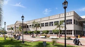 La UNLaM cumplió 37 años: de las aulas itinerantes a una sede propia que transformó el acceso universitario en La Matanza