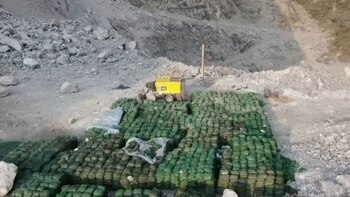 Imágenes de drones de trabajadores mineros atrapados después del deslizamiento de tierra del terremoto de Taiwán