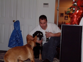 Corey Caneiro, el hermano menor,