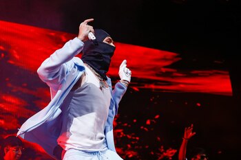 El "subcomandante" Peso Pluma en