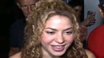 Shakira llegó a Lima, saludó