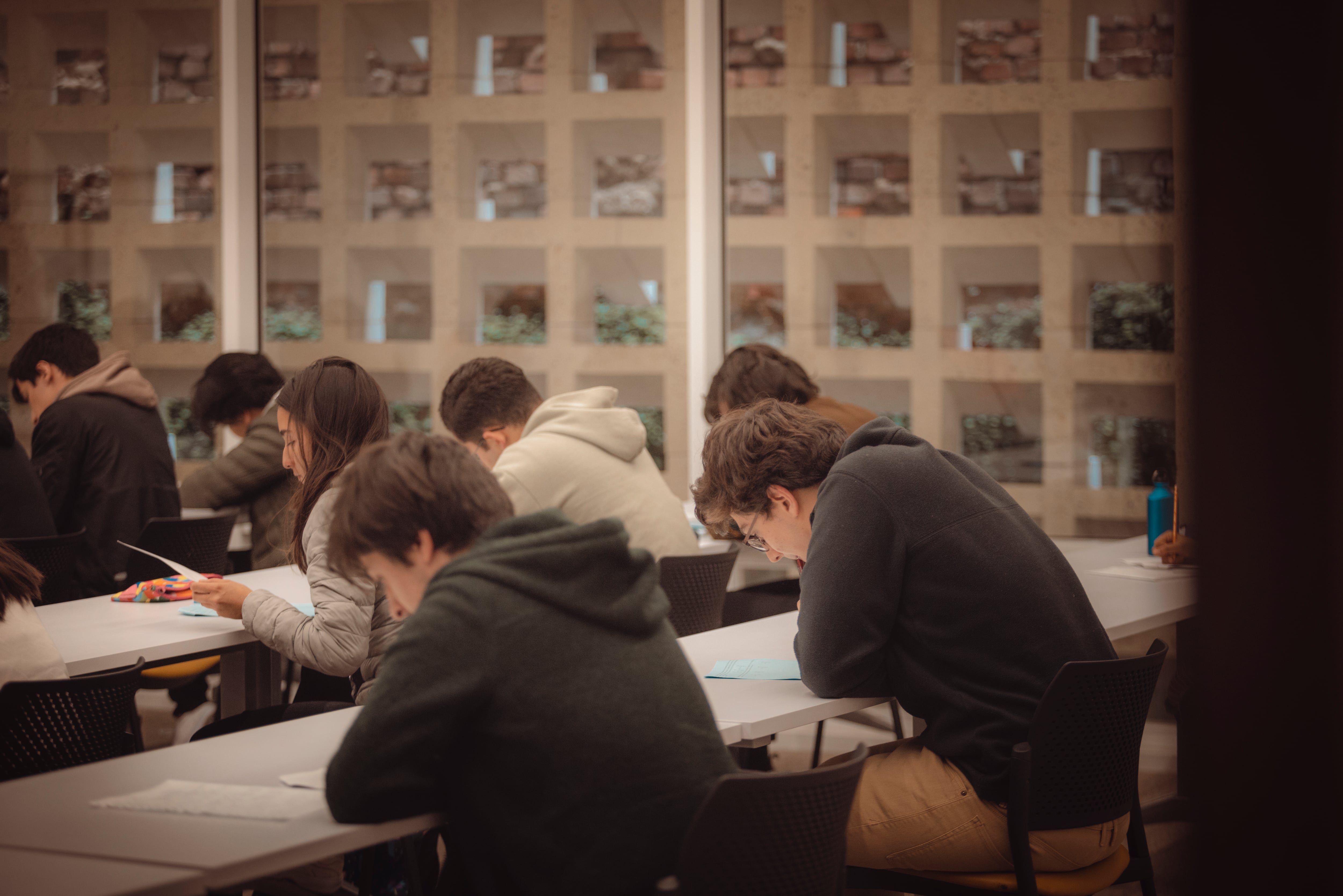 Estudio revela que la soledad afecta a la mayoría de universitarios en Colombia