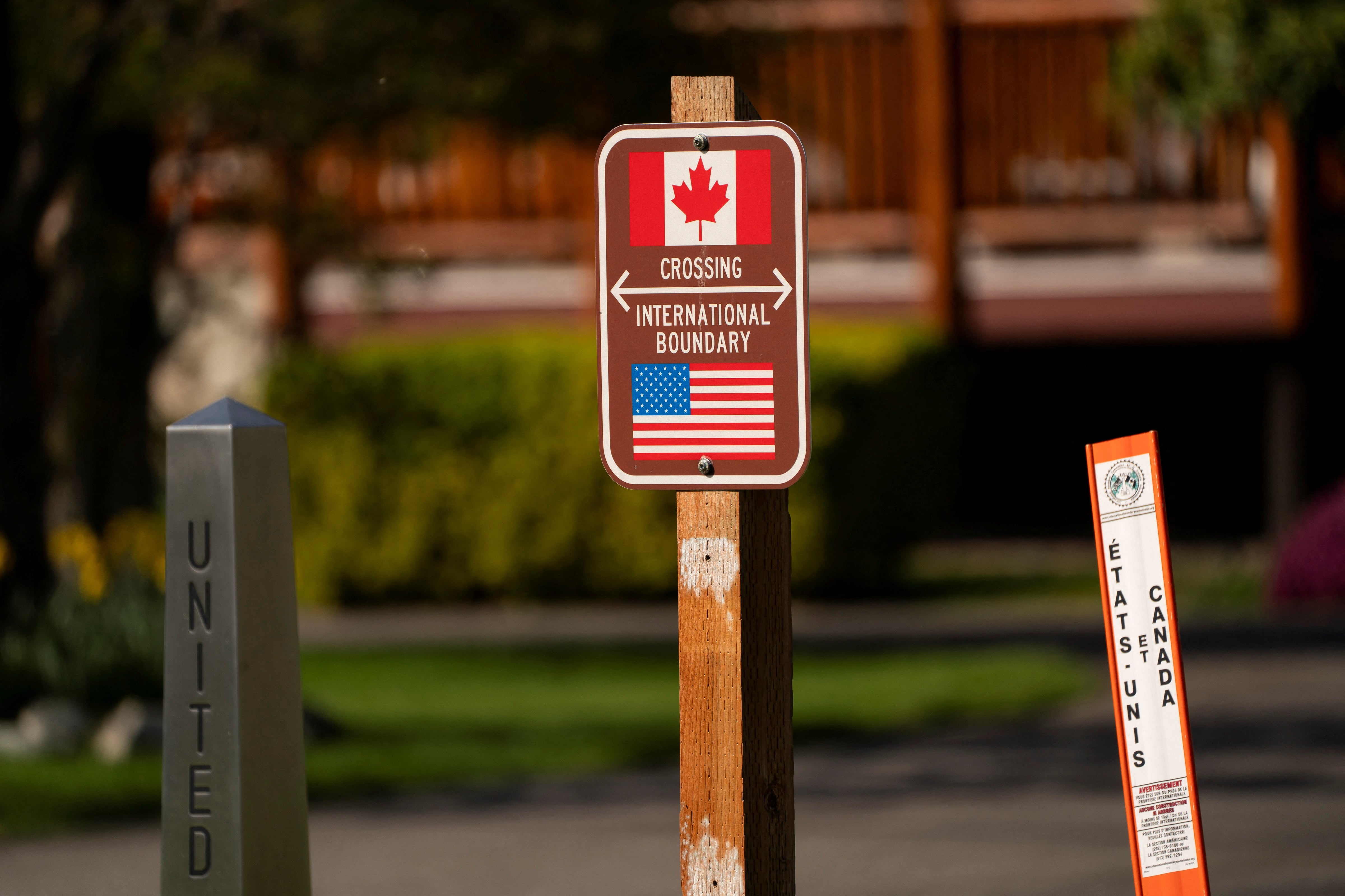 Desde que comenzó la disputa arancelaria, el cruce fronterizo entre Estados Unidos y Canadá cayó de forma sostenida. Los canadienses eligen gastar su dinero en casa, y las ciudades americanas que dependían de ese flujo buscan cómo reinventarse (REUTERS/David Ryder)