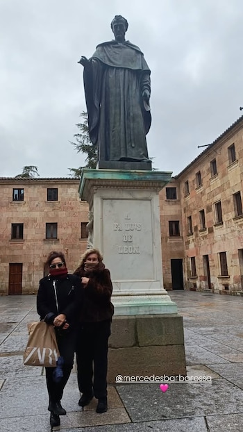 Las hermanas posaron junto a