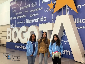 Una delegación salvadoreña asiste a la VI Olimpiada Panamericana Femenina de Matemáticas en la ciudad de Bucaramanga, Colombia. (Foto cortesía Programa Jóvenes Talento de El Salvador)