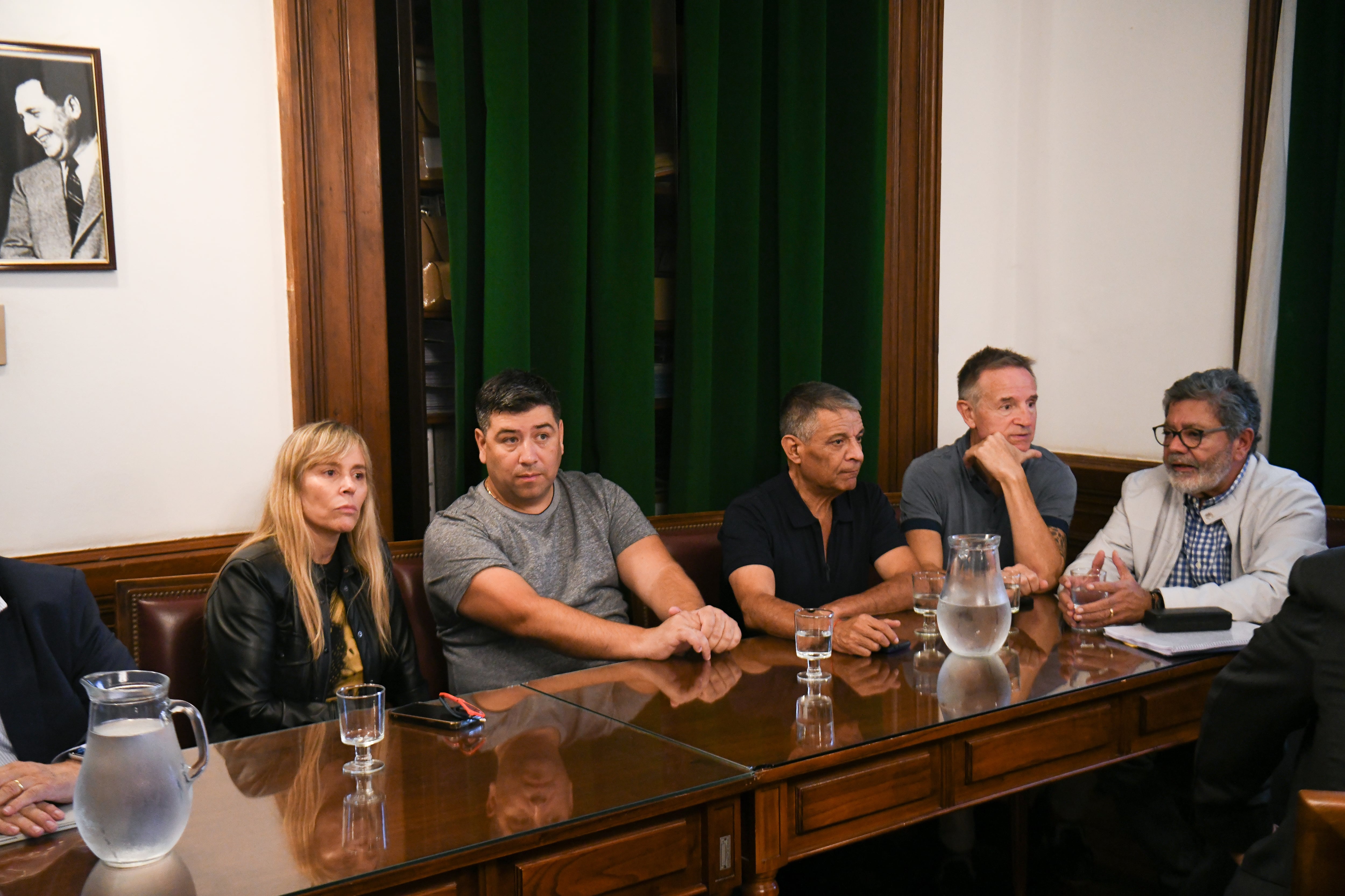 El triunvirato de la CGT junto a la senadora Juliana di Tullio (Buenos Aires) y el gremialista de la construcción Gerardo Martínez, que integró el Consejo de Mayo impulsado por el Gobierno libertario