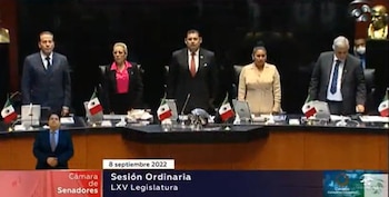 Senadores rindieron un minuto de silencio por la muerte de ISabel II