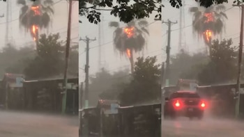 República Dominicana: Impacto de un rayo provoca incendio en vivienda bajo intensas tormentas eléctricas