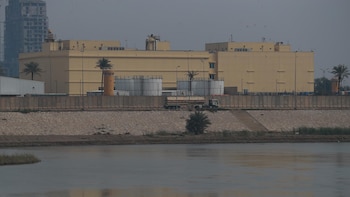 Un proyectil impacta en la