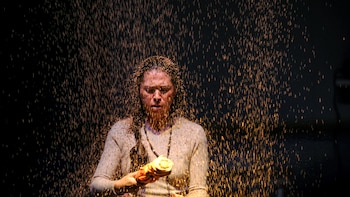 "Arena en la boca" llega a Bogotá con una historia sobre migración y maternidad