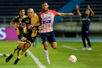 Fredy Hinestroza (d) de Junior