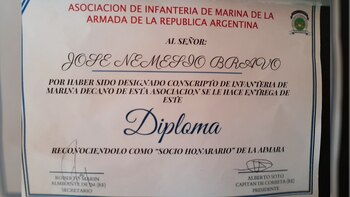 El diploma donde lo reconocen