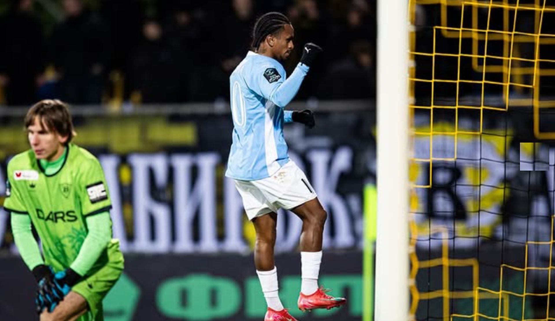 El delantero peruano convirtió un penal decisivo en la victoria por 3-1 ante Ural, permitiendo que el Rodina Moscú siga en el segundo lugar de la FNL y mantenga sus opciones de llegar a la Premier League rusa (Rodina Moscow)