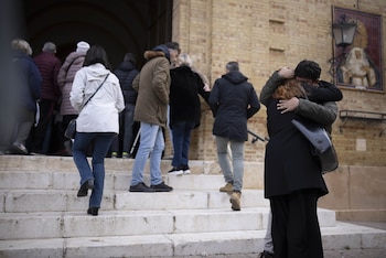 Familiares y vecinos de David