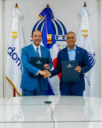 De derecha a izquierda Joel