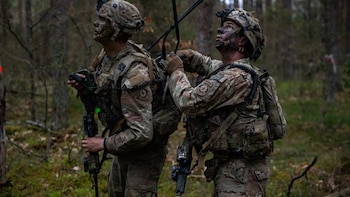 El ejercicio militar en Lituania con el que la OTAN ha puesto a prueba su defensa ante los enjambres de drones con fuego real