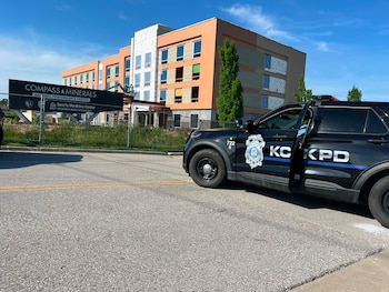 custodia policial en el predio de la selección argentina en kansas city