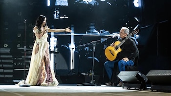 Lali revolucionó Santiago del Estero y sorprendió cantando una zamba: “¡Buenas noches, changos!”