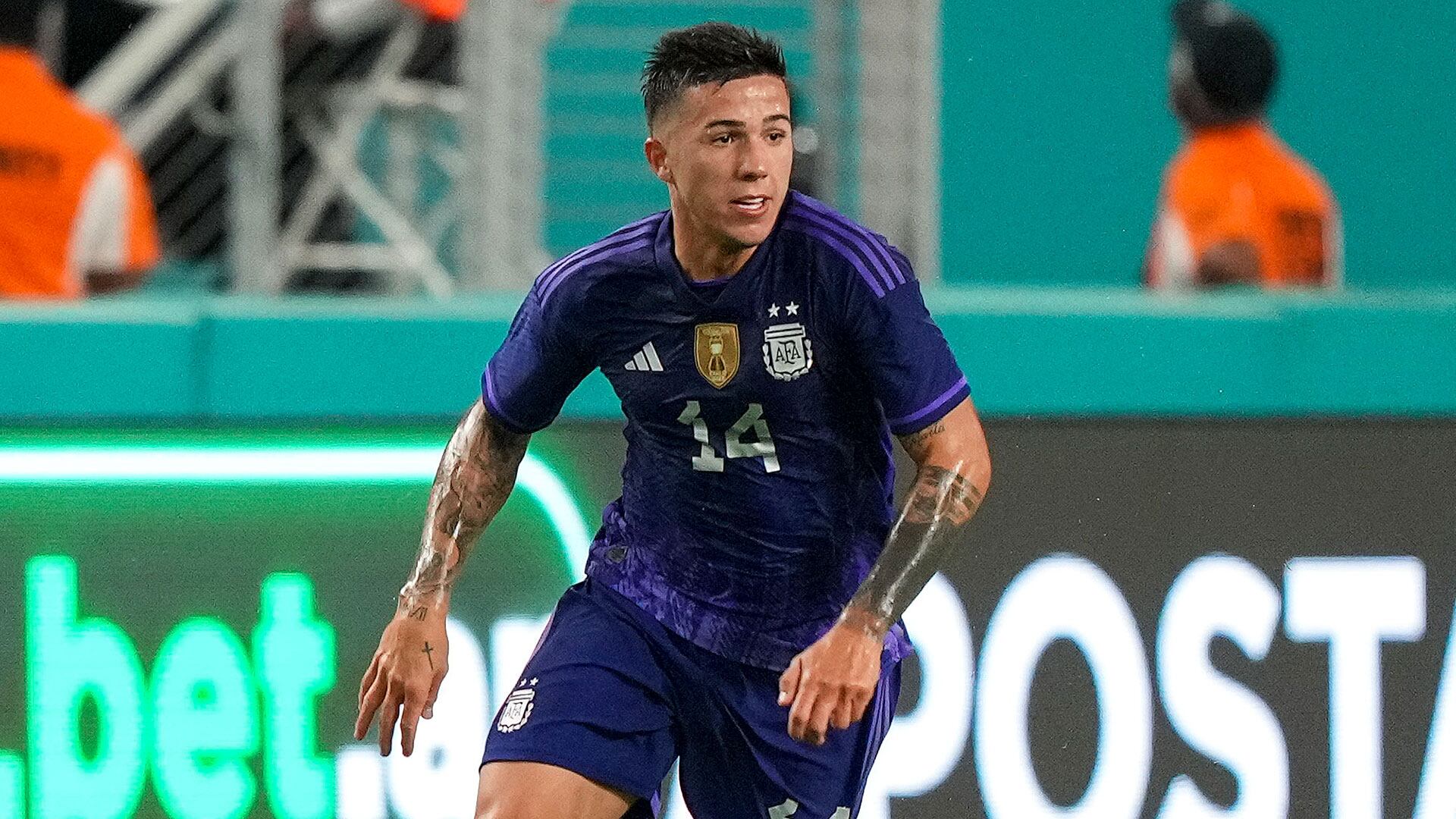 Enzo Fernández debutó en los amistosos previos al Mundial de Qatar y terminó siendo el mejor jugador joven del torneo