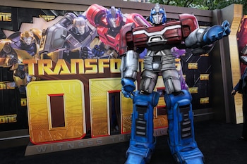 El actor explicó que la voz de Optimus Prime estuvo inspirada en su hermano Larry Cullen, veterano de los Marines que sirvió en Vietnam (REUTERS/Caitlin Ochs)
