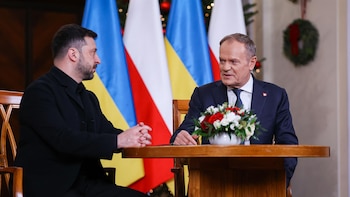 Tusk insta a Zelenski y a Nawrocki a resolver la polémica del nombre de un batallón denunciado en Polonia