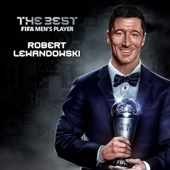 Lewandowski con el premio FIFA