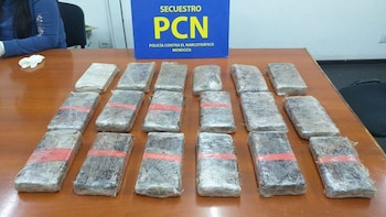 La policía encontró 18 ladrillos