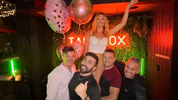 Sofía Zámolo y amigos festejando