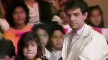 Con sus gestos, Eugenio Derbez