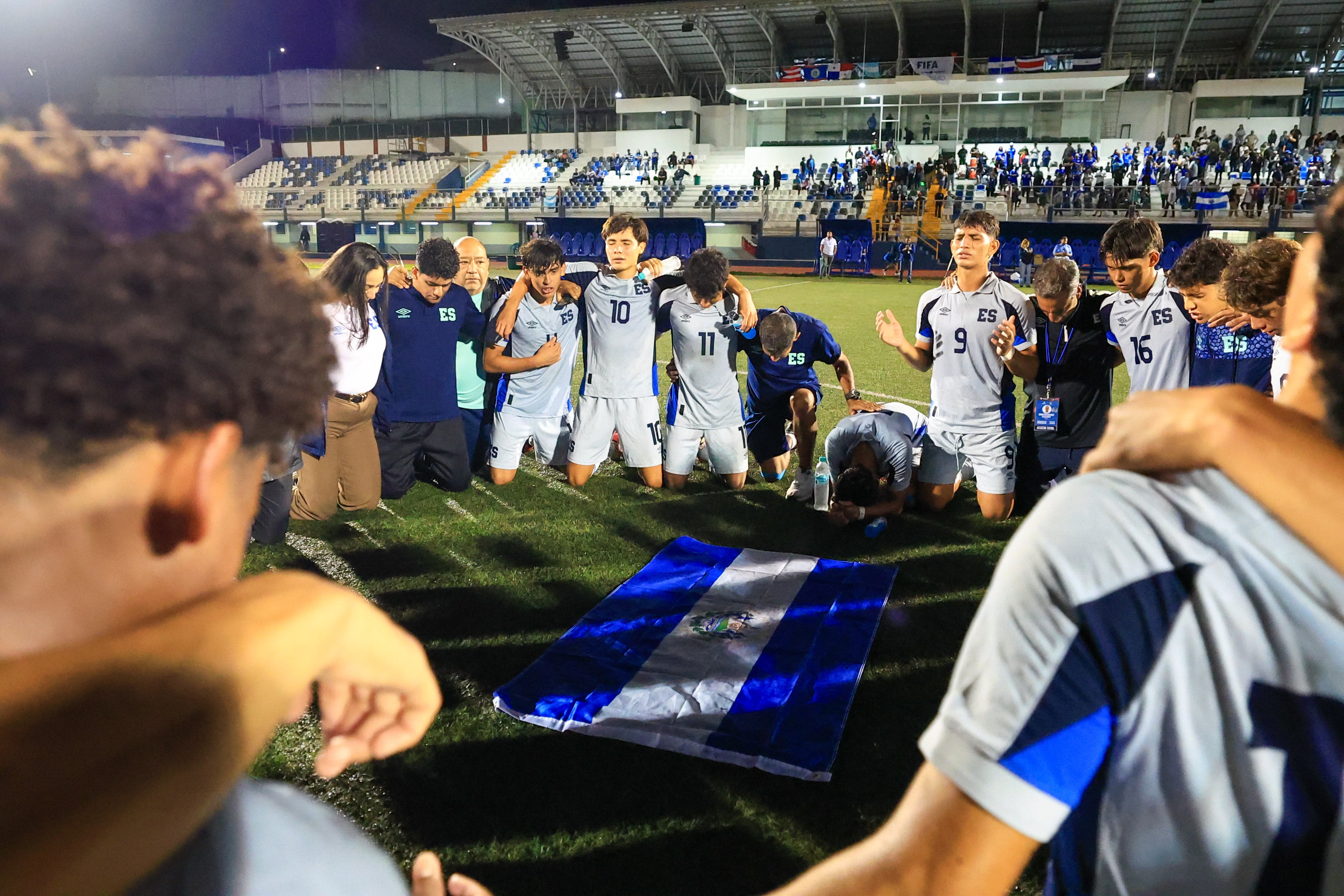 Con paso invicto y la ilusión intacta, la selección Sub-16 de El Salvador busca esta noche coronarse campeona centroamericana (Cortesía: @LaSelecta_SLV).