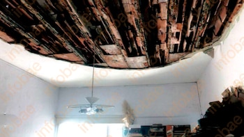 Se le cayó el cielorraso encima mientras dormía, demandó a su vecino y cobrará una indemnización millonaria