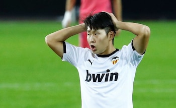 Kang-in Lee jugando para el Valencia. (REUTERS/Juan Medina)