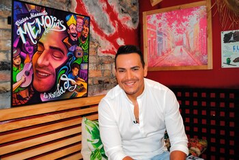 En la imagen, el cantante