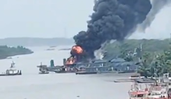 En el muelle del corregimiento, sobre el Canal del Dique, varios operarios que realizaban trabajos de reparación resultaron lesionados y recibieron atención médica en el lugar, mientras avanzaba la evacuación por organismos de socorro - crédito captura de pantalla @PilotodeCometas / X
