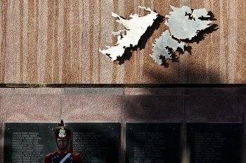 Homenaje a 42 años del