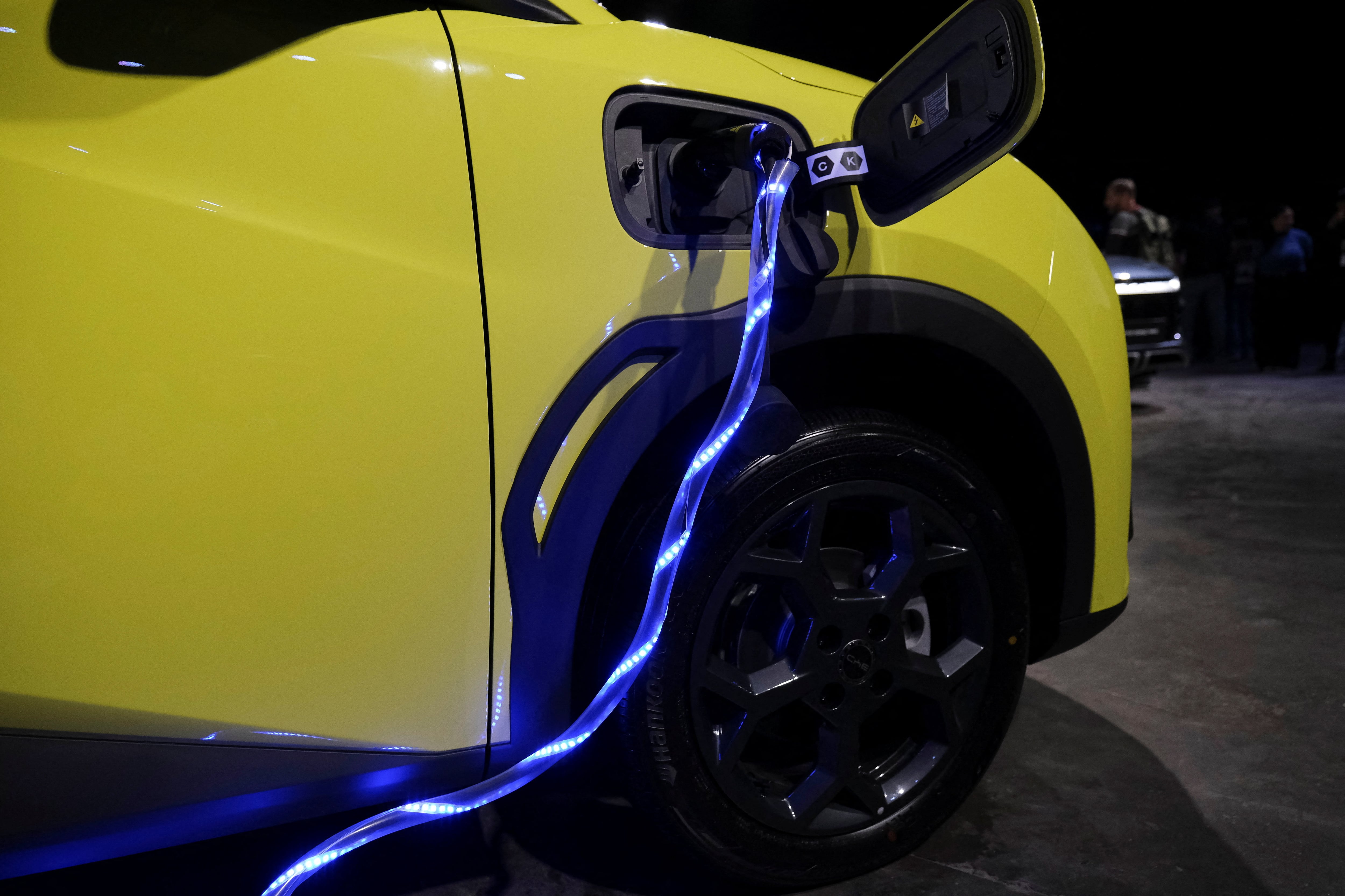 Los autos eléctricos son los que menor volumen de unidades tiene el mercado, pero este año ya suman 4.500 vehículos. REUTERS/Alessia Maccioni