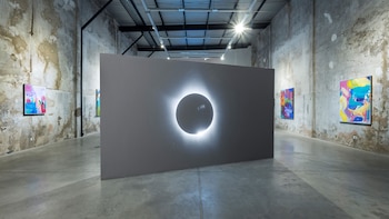 La exposición de Ama Amoedo y el gesto de extender la pintura hacia una experiencia íntima