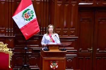 Dina Boluarte inició unos minutos