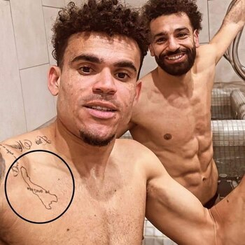 Luis Díaz posando junto a