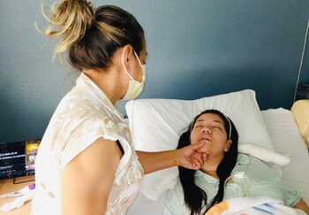 La joven lleva más de