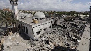 Aumentan a 14 los muertos, incluidos cuatro niños, por un ataque de Israel en un municipio en el sur de Líbano