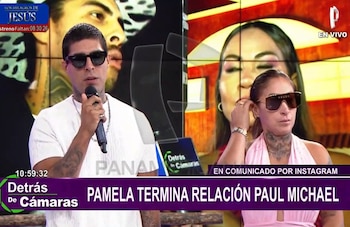 Paul Michael con gafas de sol hablando en un micrófono, con una imagen en segundo plano de Pamela López también con gafas de sol en una pantalla dividida