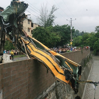 Tragedia de bus inundado en la colonia Málaga en El Salvador en 2008