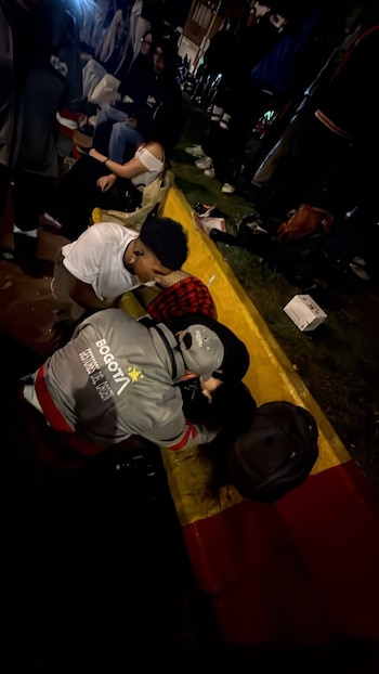 Mientras que la Alcaldía de Bogotá, liderada por Carlos Fernando Galán, indicó la restricción de implementar acciones policiales para dar fin a la congregación, porque el evento fue presentado como una actividad política.- crédito @Dona_Pily2/X