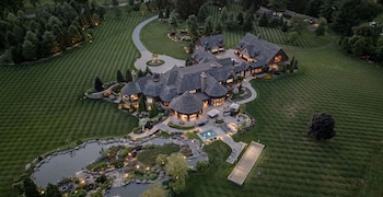 La mansión más cara de Ohio podría superar el precio récord estatal con su venta. (Crooked River Media)