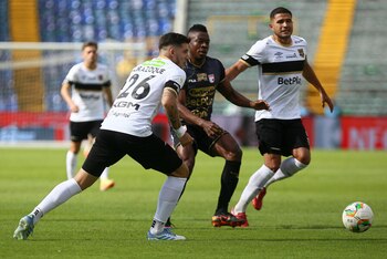Inter de Bogotá e Independiente Santa Fe se enfrentan en el estadio Nemesio Camacho El Campín - crédito Colprensa