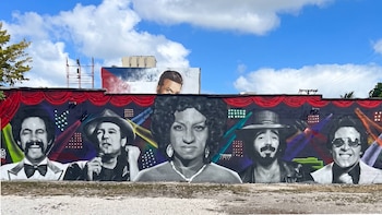 ¿Por qué borraron el icónico mural de Celia Cruz y las leyendas de la salsa en la Calle Ocho de la Pequeña Habana?