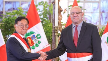 Ministro de Defensa renunció a su cargo por compra de aviones F-16 a EE.UU.