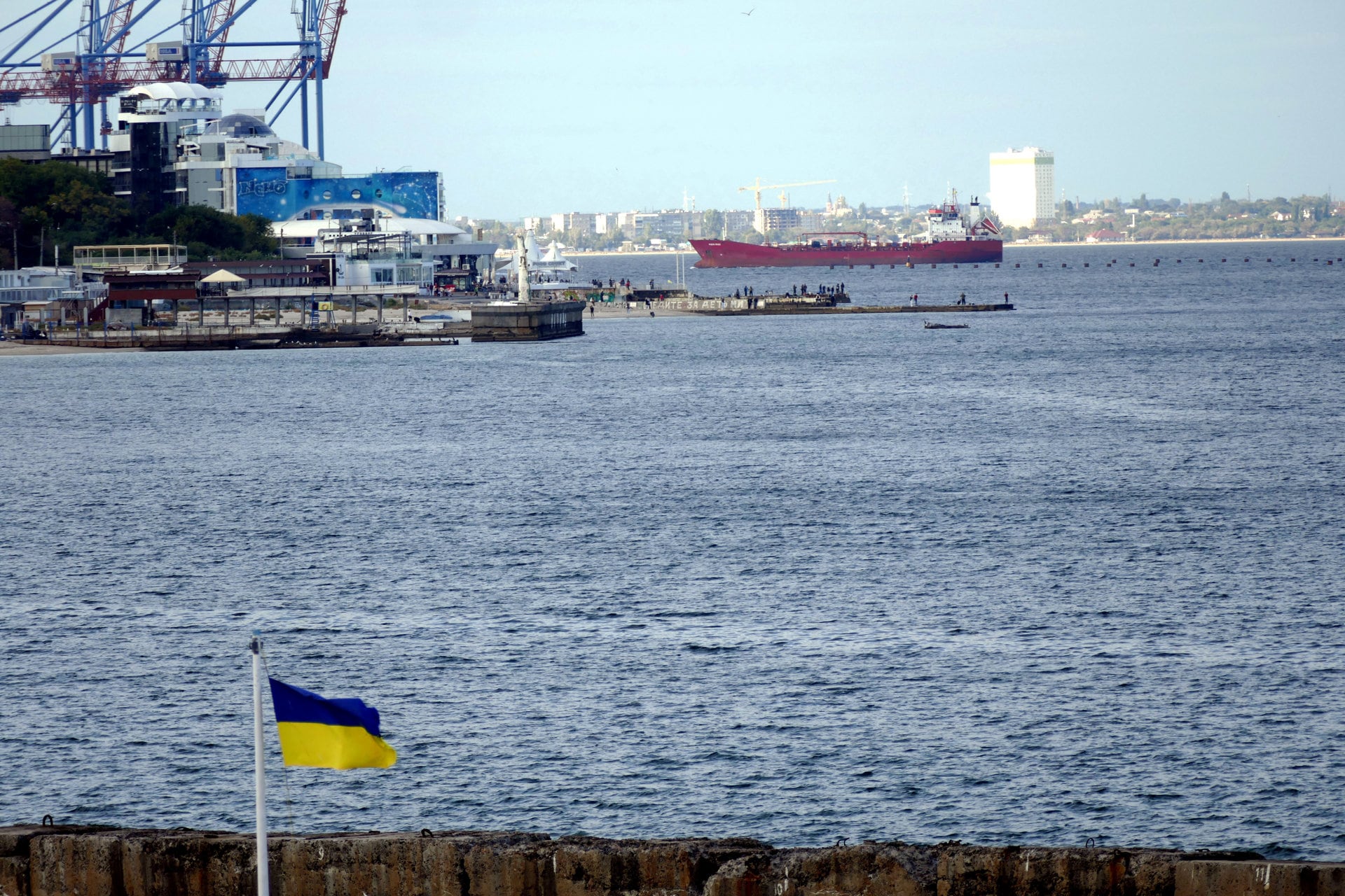 Ucrania acusó a Rusia de atacar buques civiles en un puerto clave del mar Negro